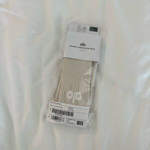 Unisex ALO throwback socks in beige NWT